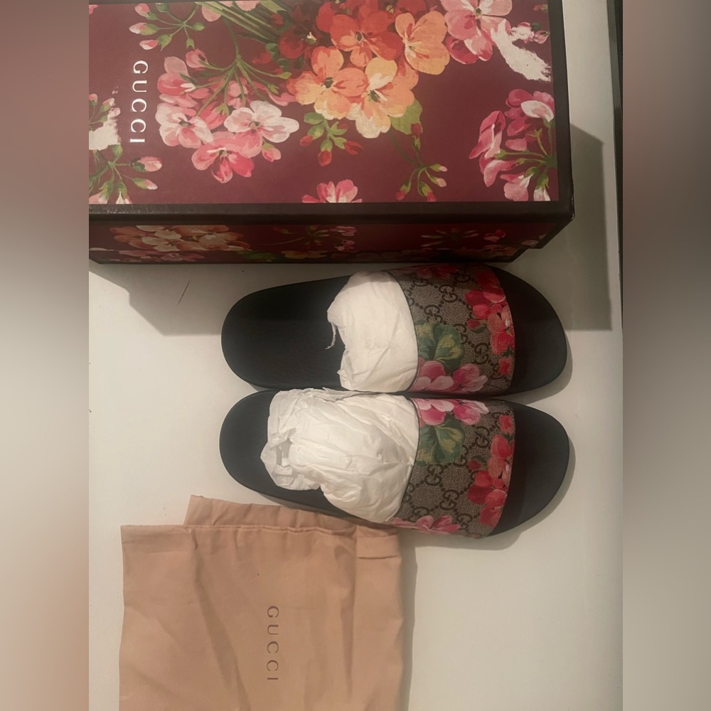 Authentic Gucci Bloom Supreme Sandals